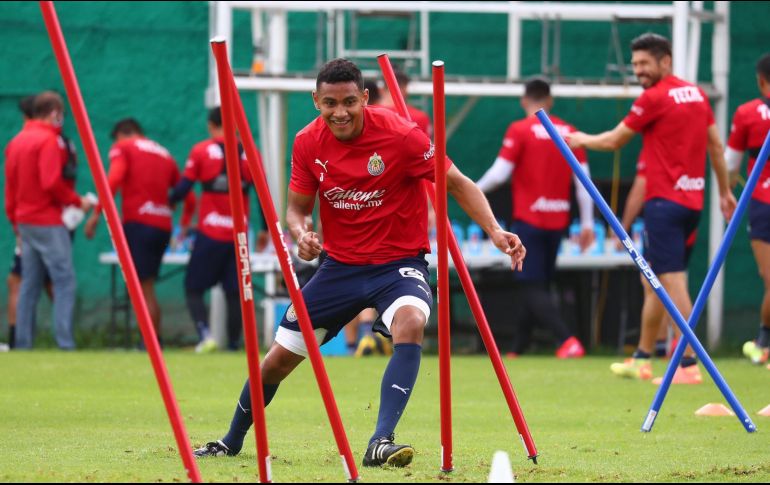 Gilberto Sepúlveda llega al Clásico motivado por el llamado a la Selección Nacional. TWITTER/Chivas