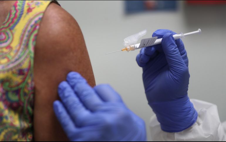 El titular del Ejecutivo federal indicó que se han firmado convenios con centros de investigación y con gobiernos para tener acceso a esta vacuna cuando esté lista. AFP / ARCHIVO