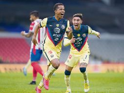 UNO FUE SUFICIENTE. Giovani dos Santos consiguió el único gol del encuentro, con el que América superó anoche al Rebaño en el Estadio Azteca. IMAGO7