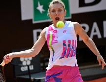 Al ganar este semifinal entre dos antiguas campeonas de Roland Garros, Halep logró su 13ª victoria consecutiva. AFP / R. Antimiani