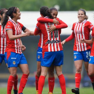 Chivas Femenil sigue en plan grande y se impone a Pumas