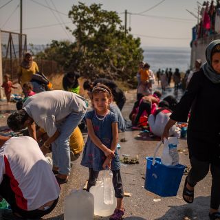 Más de 240 migrantes dan positivo a coronavirus en campo de refugiados de Grecia