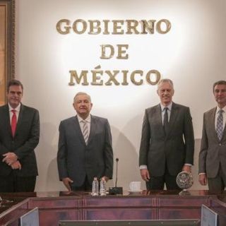AMLO dialoga con director Coca-Cola en plena crisis sobre refrescos
