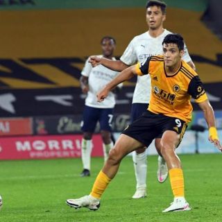 Raúl Jiménez marca, pero no evita la derrota ante el City