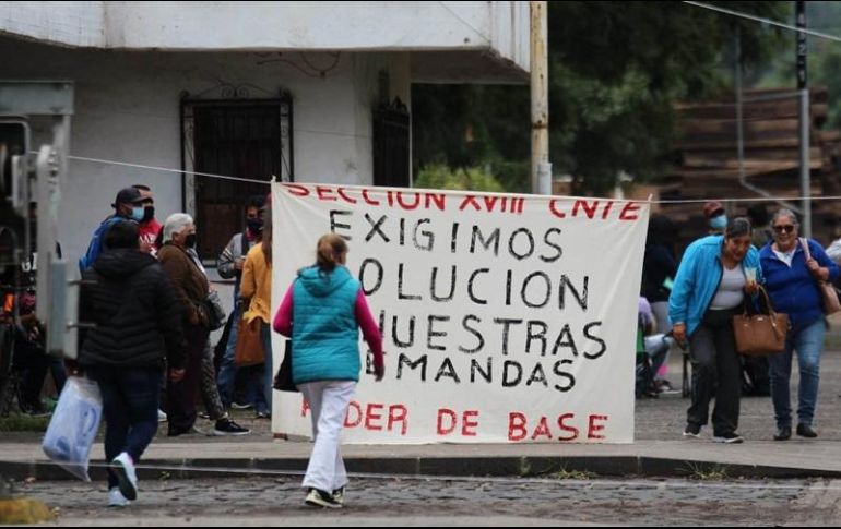 Maestros de la CNTE mantienen un paro desde hace tiempo para exigir que les paguen quincenas atrasadas. SUN / ARCHIVO
