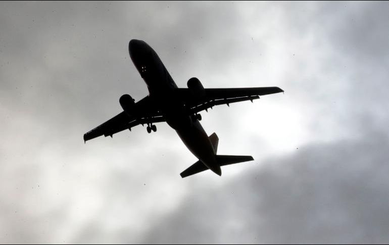 Los tripulantes despegaron sin plan de vuelo y autorización como lo exige la Ley de Aviación Civil. EFE / ARCHIVO