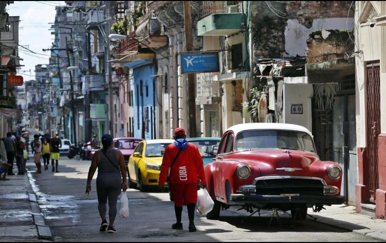 La medida estrangula todavía más el sector turístico de la isla, donde todos los hoteles están vinculados al Gobierno cubano. EFE / E. Mastrascusa