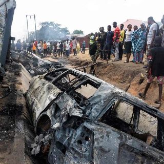 Incendio de un camión de gasolina deja 23 muertos en Nigeria