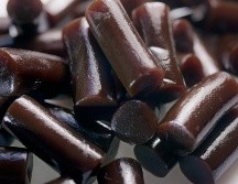 Ingerir tan sólo 56 gramos de regaliz negro al día durante dos semanas podría provocar una arritmia, advirtió la Administración de Alimentos y Medicamentos de Estados Unidos. AP/ARCHIVO