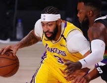 Anthony Davis colaboró con 34 puntos. AFP/M. Ehrmann