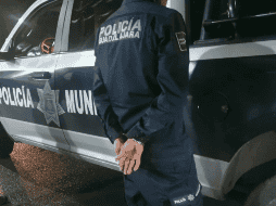 El hombre fue detenido el martes pasado mientras estaba vestido con un uniforme falso de policía y cargaba una escopeta de utilería. ESPECIAL