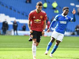 Bruno Fernandes anotó de penal a los 10 minutos del tiempo añadido y en la última jugada del partido para darle al Manchester United una victoria de 3-2 sobre el Brighton. AFP / G. Kirk