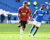Bruno Fernandes anotó de penal a los 10 minutos del tiempo añadido y en la última jugada del partido para darle al Manchester United una victoria de 3-2 sobre el Brighton. AFP / G. Kirk