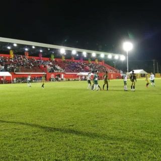 Realizan juego de la LBM con público