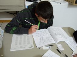 Desde que el estado entró a semáforo amarillo en agosto, iniciaron las clases a distancia de aproximadamentee 273 mil educandos, 78 mil de niveles medio y superior y 195 mil de nivel básico. NTX / ARCHIVO