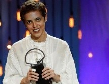 La directora Dea Kulumbegashvili agradece el premio a la mejor dirección por 