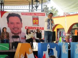 Lanzan huevos, otra vez, a Fernández Noroña en evento en Hidalgo