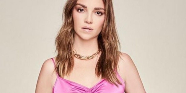 Regina Bland&oacute;n denuncia en redes la censura a su beso l&eacute;sbico