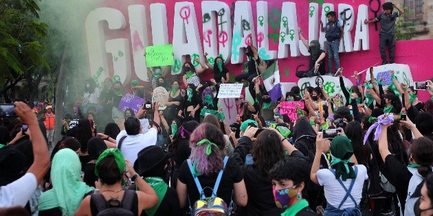 Marchan en Guadalajara por el derecho a decidir