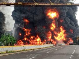 El chofer de la pipa con gas resultó lesionado. EL INFORMADOR/ARCHIVO