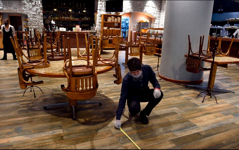 Resaltan que algunos restaurantes tienen caídas de ventas del 60 por ciento, esto desde que inició la cuarentena por el coronavirus.  AFP / ARCHIVO