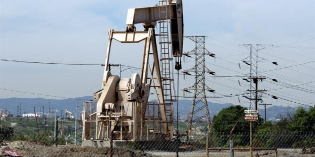 Barril de petr&oacute;leo cierra en rojo por perspectiva de baja demanda