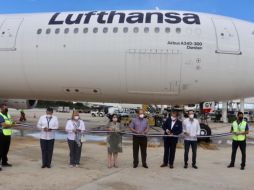 El vuelo fue recibido por una comitiva de autoridades locales y representantes de la aerolínea. TWITTER/@SedeturQROO