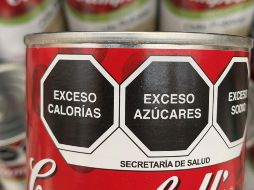 Advierte al consumidor sobre el contenido del alimento mediante octágonos con fondo negro, algo aplaudido por los expertos en salud pública. EFE/J. Pazos