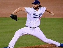 El zurdo trabajó ocho innings con pelota de tres hits, en el duelo en que los angelinos blanquearon 3-0 a los de Milwaukee para barrer su serie del wildcard de la Liga Nacional. AFP / H. How