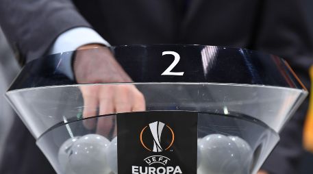 Los dos primeros de cada grupo se clasificarán para los dieciseisavos de final, que serán completados con los equipos que hayan terminado terceros de sus llaves en Champions League. AFP / H. Cunningham