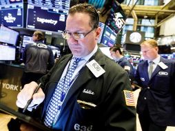 Los tres índices tuvieron ganancias semanales: el Dow Jones subió un 1.9 %, el S&P 500 un 1.52 % y el Nasdaq un 1.48 por ciento. EFE/ARCHIVO