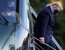Tras un vuelo de 15 minutos y un corto trayecto en limusina, Trump llegó al hospital militar ubicado en Bethesda. EFE/O. Contreras