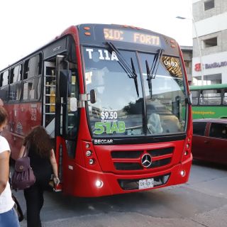 Sin ofrecer pruebas, transportistas minimizan “rasurada” a pasajeros
