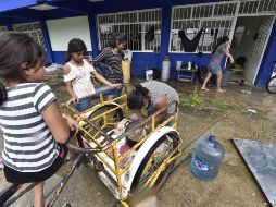 Decenas de habitantes han llegado a los albergues gubernamentales. EFE/J. Ávalos
