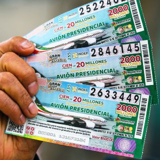 Funcionarios ‘quitan’ cachito ganador de rifa del avión a pobladores de Veracruz