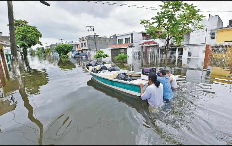 AFECTACIONES. Son cinco los municipios de Tabasco más golpeados por las inundaciones. EFE 