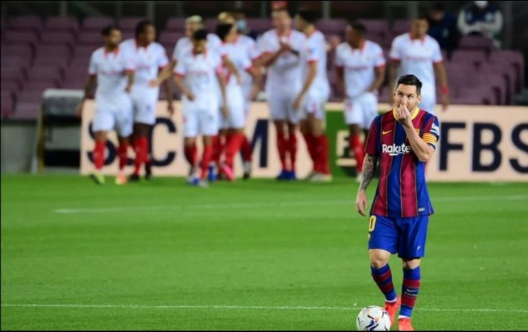 Messi colaboró en el gol de Coutinho para el empate, pero no fue suficiente para sacar el triunfo ante el Sevilla. AFP / L. Gene
