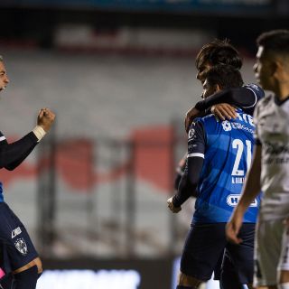 Monterrey saca valioso triunfo en casa de los Gallos