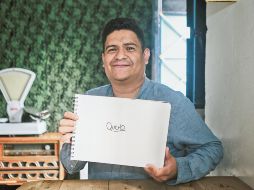 Saúl Herrera. El caricaturista, conocido como “Qucho”, posa para este medio desde un café del centro de Guadalajara. EL INFORMADOR• G. Gallo 