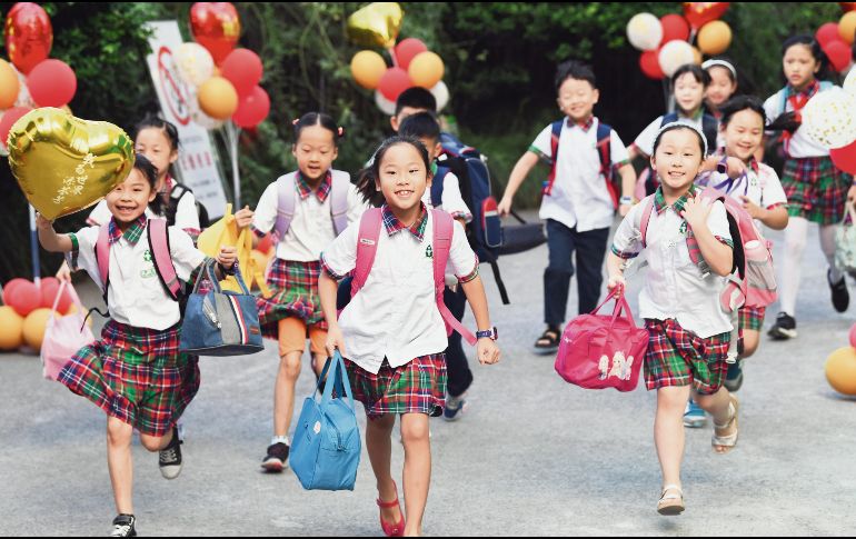 CHINA. Estudiantes en una escuela primaria en el Distrito de Shapingba, en su regreso a las aulas.
