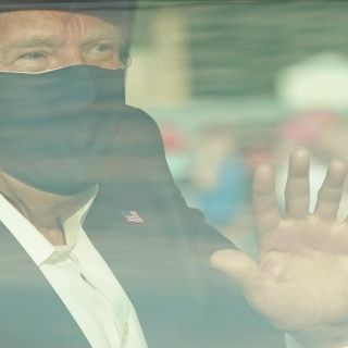 Donald Trump podría salir hoy del hospital, prevén médicos