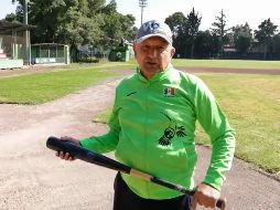 AMLO mostró sus habilidades al bat para luego compartir cuáles son sus favoritos en la Serie Mundial de la MLB. ESPECIAL