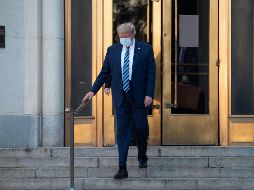 El presidente Trump salió a pie del hospital Walter Reed Medical Center en Bethesda, Maryland. AFP/S. Loeb