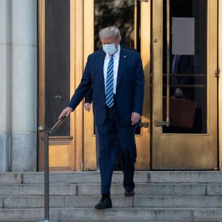 Trump sale del hospital tras tres días internado por coronavirus