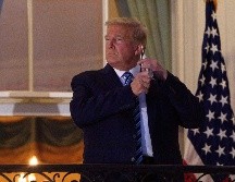 Trump se detuvo a saludar a su regreso a la residencia oficial en Washington, DC.  AFP/N. Kamm