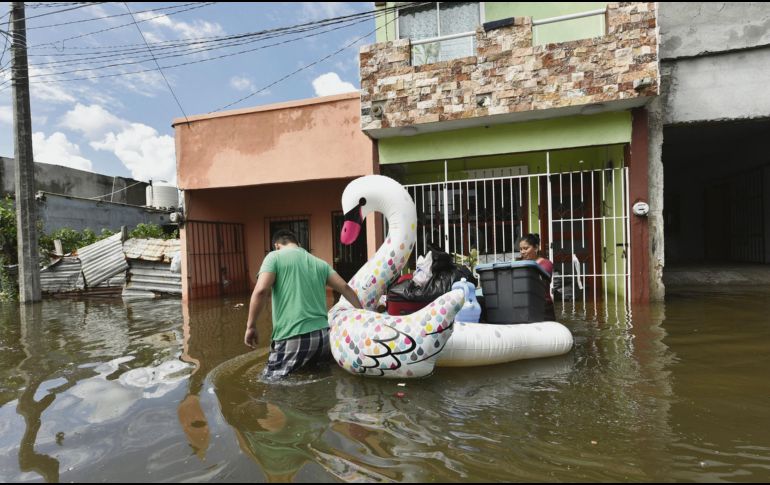 ESTRAGOS. El pasado fin de semana, la tormenta tropical “Gamma” obligó a miles de personas a evacuar sus hogares en Tabasco y Chiapas. EFE