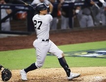 Con cuatro jonrones, uno de ellos Grand Slam de Giancarlo Stanton, los Yankees vencieron a los Rays de Tampa Bay en los playoffs de las Grandes Ligas. EFE / J. M. Mabanglo