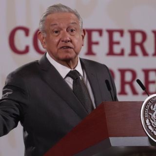 AMLO asegura que está bien de salud, "bateando bien"