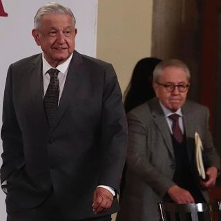 Terminé la escuela de milagro, dice AMLO