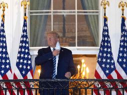 ''Hemos aprendido a vivir con ella (la gripe), justo como estamos aprendiendo a vivir con el COVID, en la mayoría de poblaciones mucho menos letal'', dijo el mandatario. AFP / W. McNamee